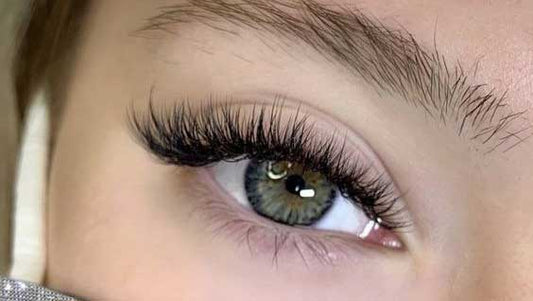 Hybrid Lash Extensions 101: Combining Classic and Volume Techniques for Stunning Results