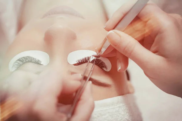 Eyelash Extension Myths Busted: Separating Fact from Fiction for Clients and Lash Artists