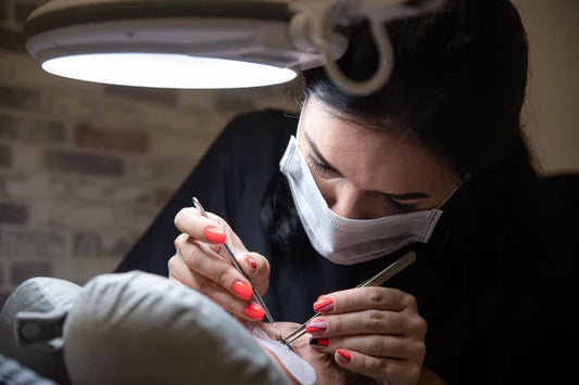 Maintaining Lash Extensions While Traveling: Client Tips for Long-Lasting Results on the Go